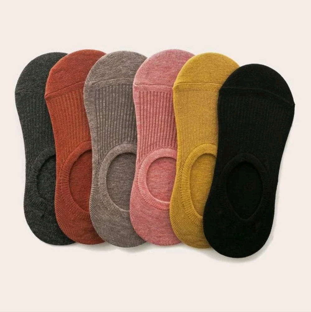 NEW! 6 Pairs of Multi-Color No Show Socks
